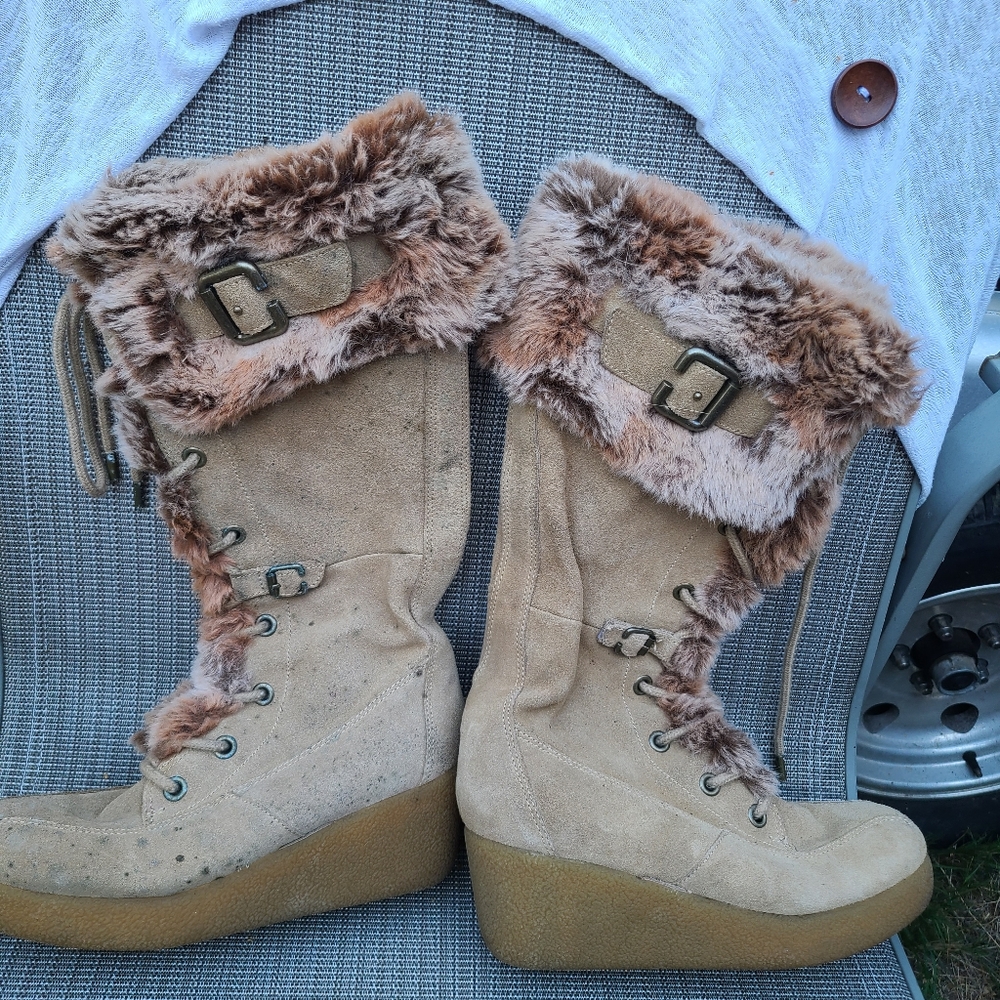 Report tan women's fur boots size 6.5